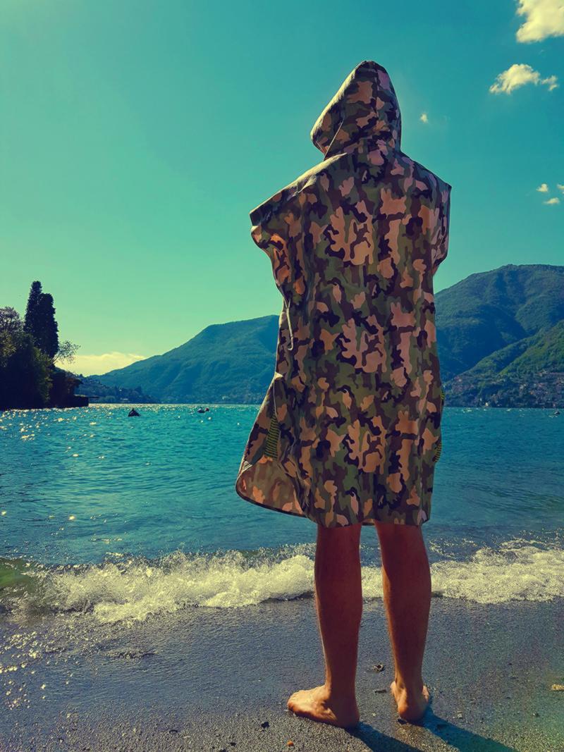 Near the beach, ready to ride the surf and go through the waves with poncho microfiber DrySecc PIMPUP